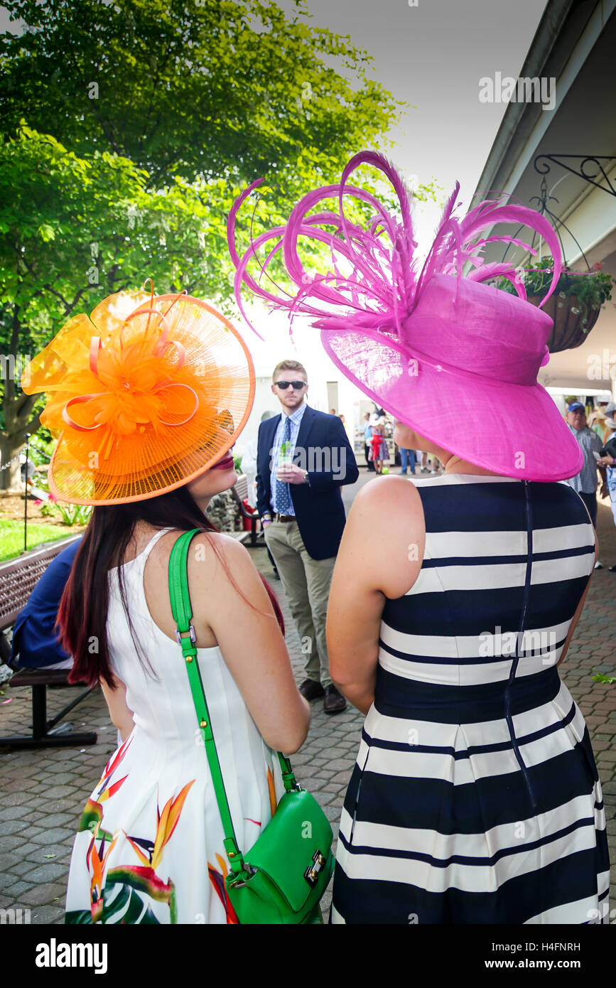 Cappelli colorati al Kentucky Derby. Foto Stock