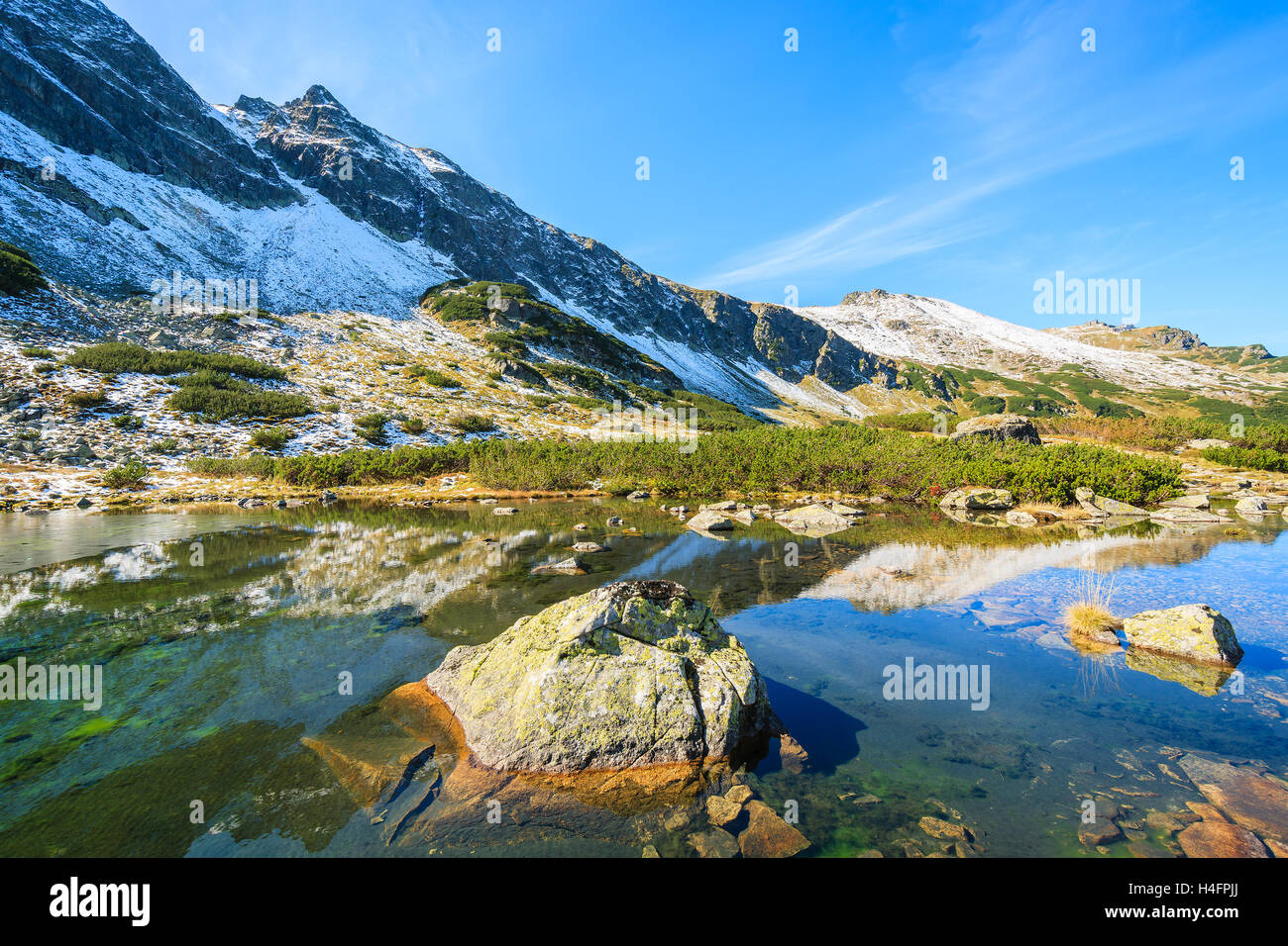Splendido lago alpino nella stagione autunnale di Gasienicowa valley, Alti Tatra, Polonia Foto Stock