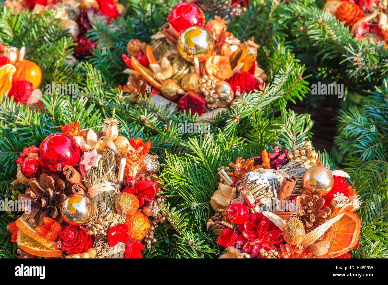 Polacchi tradizionali decorazioni di Natale a Cracovia, Polonia Foto Stock