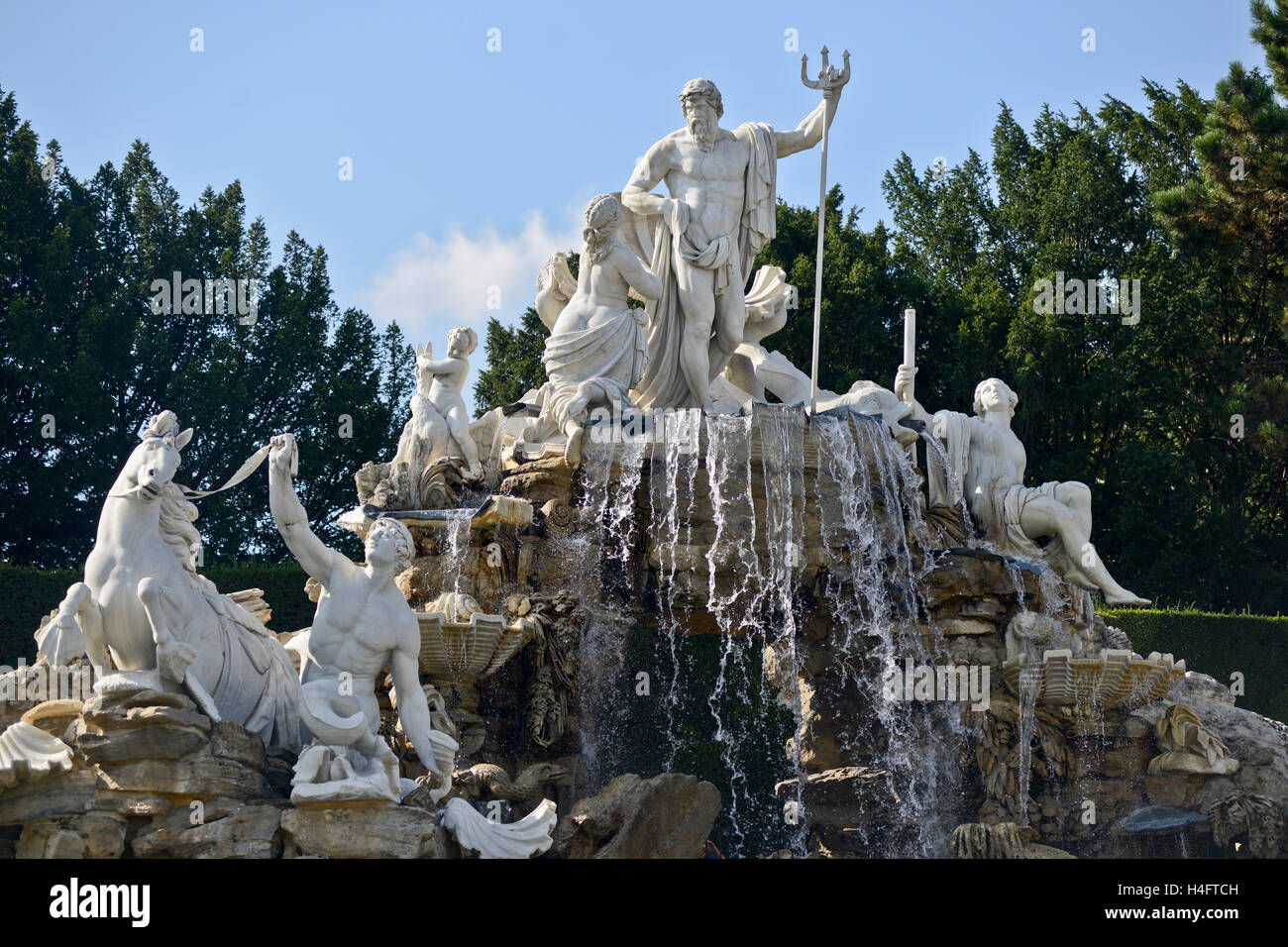 Fontana di Nettuno, nei giardini di Vienna, Austria Foto Stock