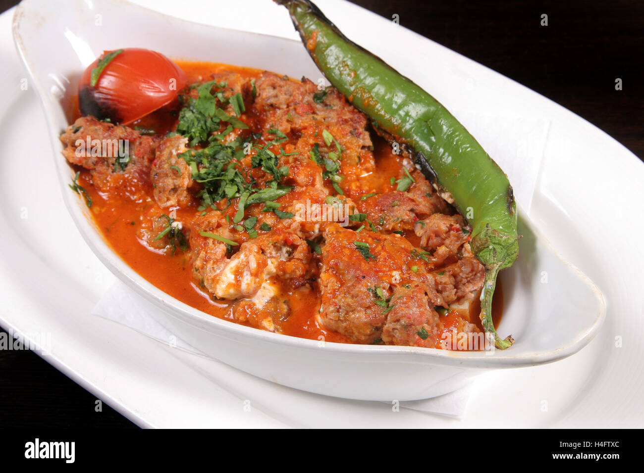 Beyti Kebab con salsa di pomodoro Foto Stock
