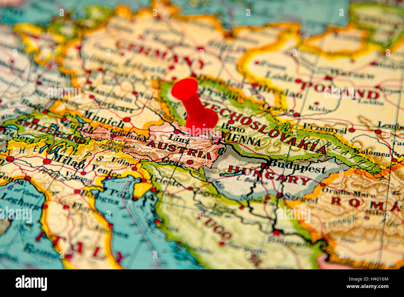 Vienna, Austria imperniata su vintage Mappa di Europa Foto Stock
