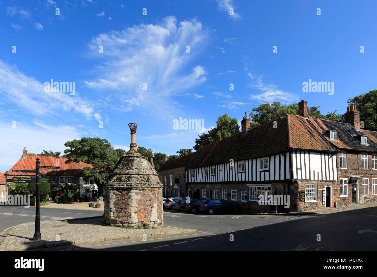 Vista del villaggio Lock Up, Little Walsingham village, North Norfolk, Inghilterra, Regno Unito Foto Stock