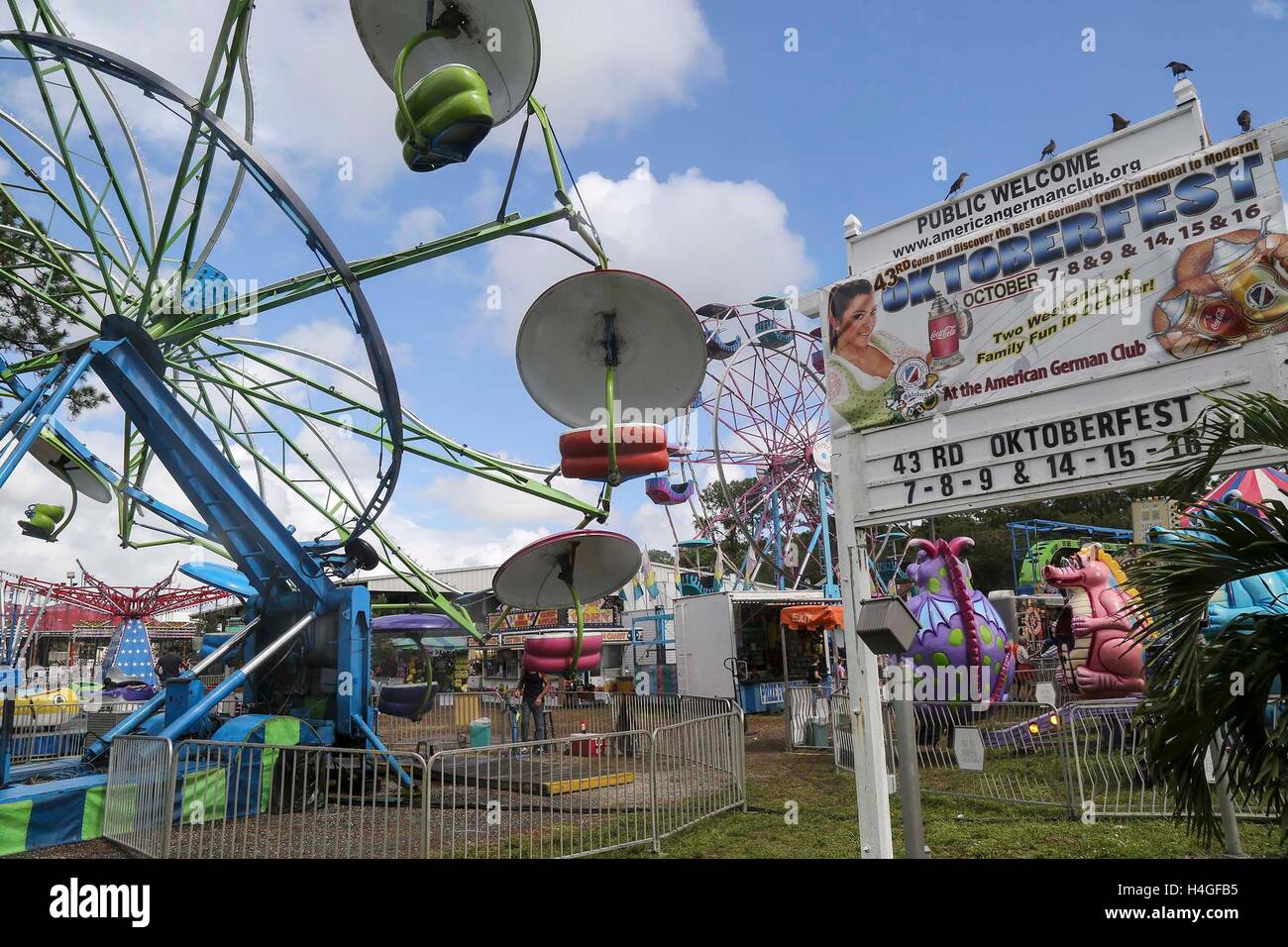 Florida, Stati Uniti d'America. Xvi oct, 2016. L'Oktoberfest annuale celebrazione presso Lantana's American Club tedesco ha continuato Domenica, 16 ottobre 2016. © Bruce R. Bennett/Palm Beach post/ZUMA filo/Alamy Live News Foto Stock