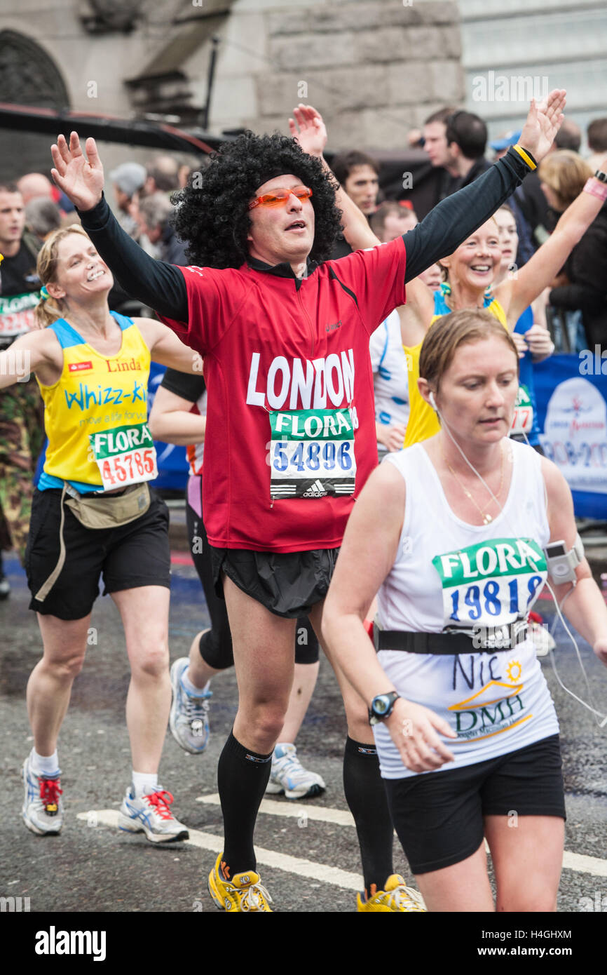 Maratona di Londra,costume,costumi,corridori partecipanti in esecuzione nella mitica maratona di Londra,London, England.UK, Foto Stock