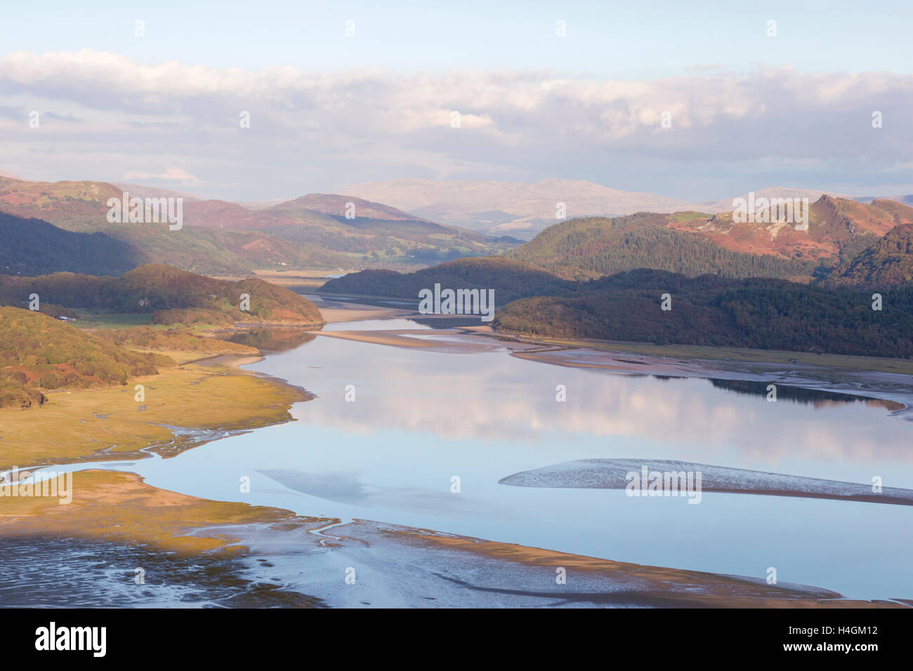 Autunno su Mawddach Estuary, Parco Nazionale di Snowdonia, Gwynedd, Galles del Nord, Regno Unito Foto Stock