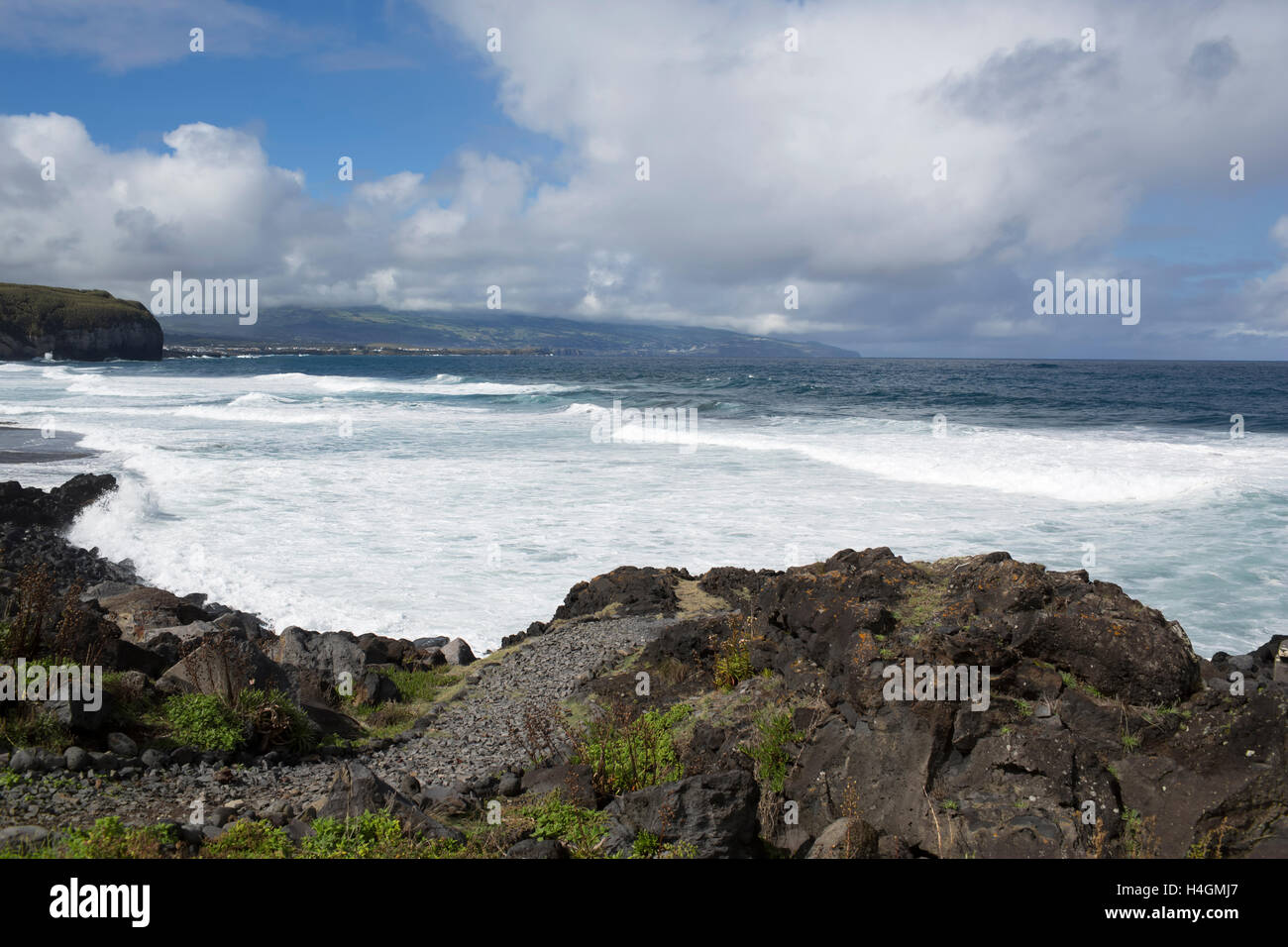 Ocean surf sull'isola di Sao Miguel, Azzorre Foto Stock