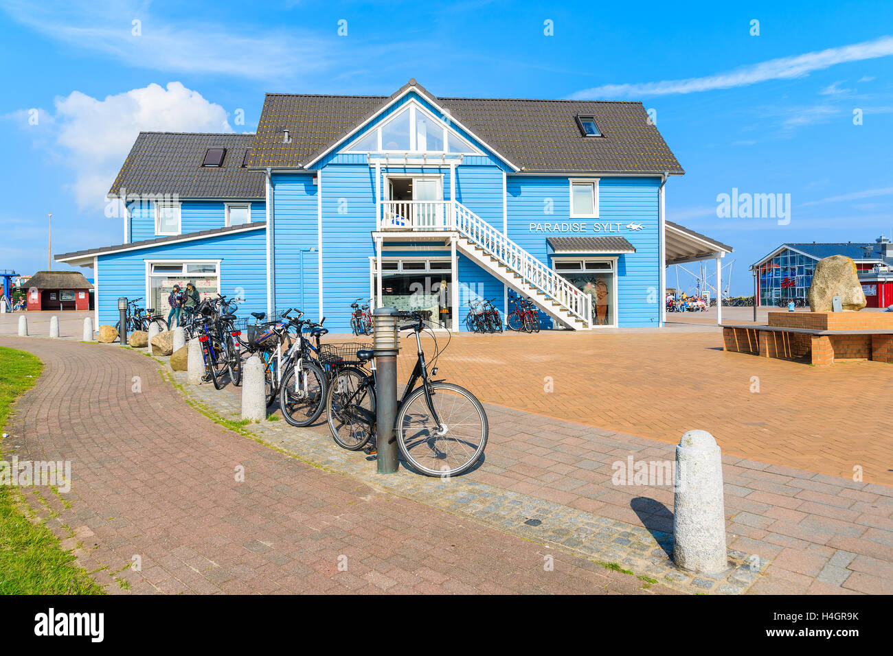 Isola di Sylt, Germania - Settembre 6, 2016: tipico edificio blu con negozi all'interno dell'elenco porta sulla costa settentrionale dell'isola di Sylt, Germa Foto Stock