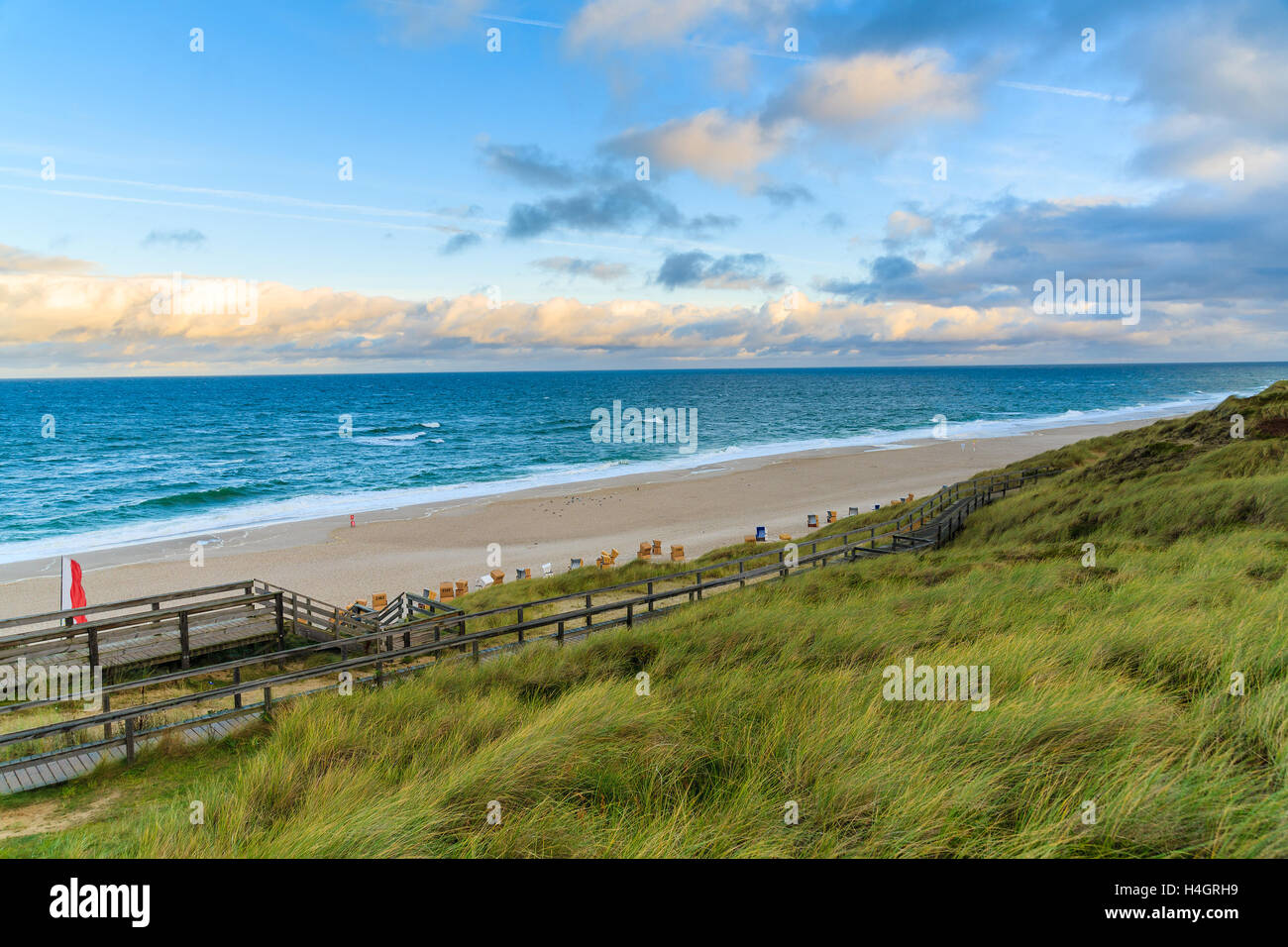 Wenningstedt beach a sunrise, Mare del Nord, isola di Sylt, Germania Foto Stock