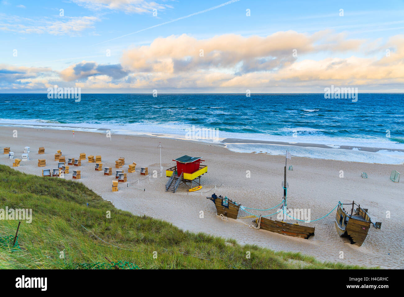 Wenningstedt beach a sunrise, Mare del Nord, isola di Sylt, Germania Foto Stock