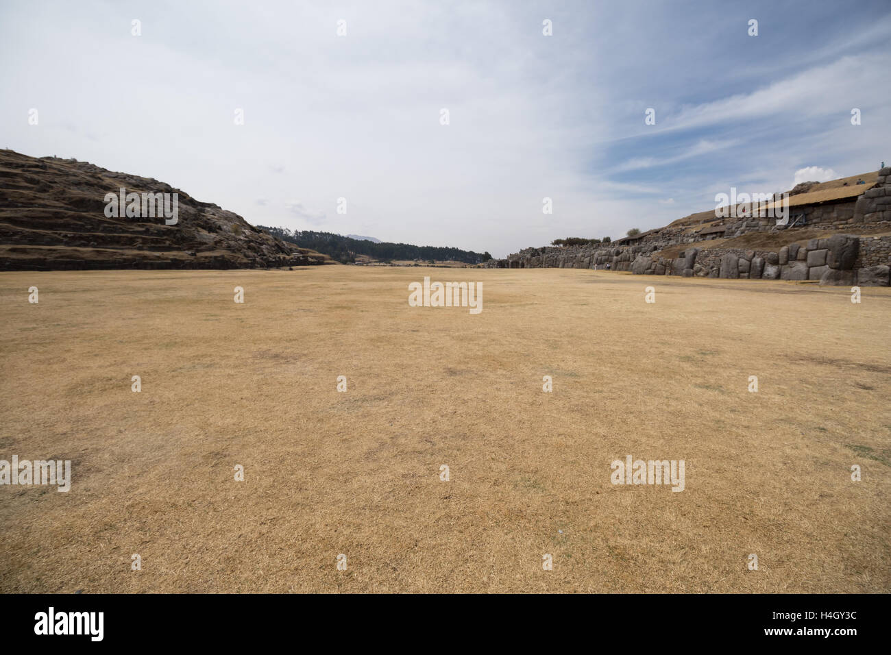 Il cortile principale o dal campo di Sacsaywaman, la vista degli antichi Incas religiosi e cerimonie culturali Foto Stock