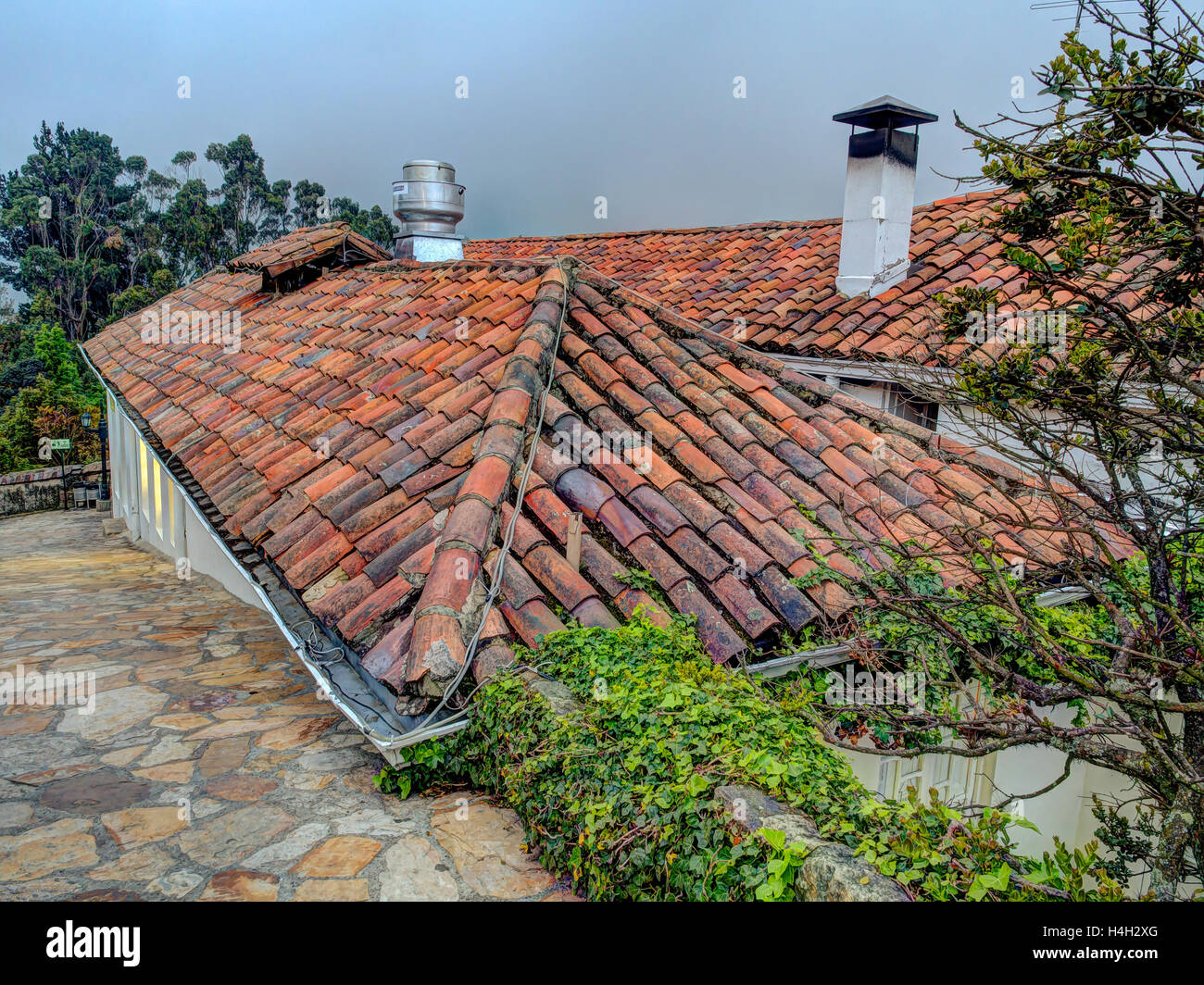 Bogotà, Colombia - 29 Aprile 2016: piastrelle colorate case sul Monserate Bogotà hill Foto Stock