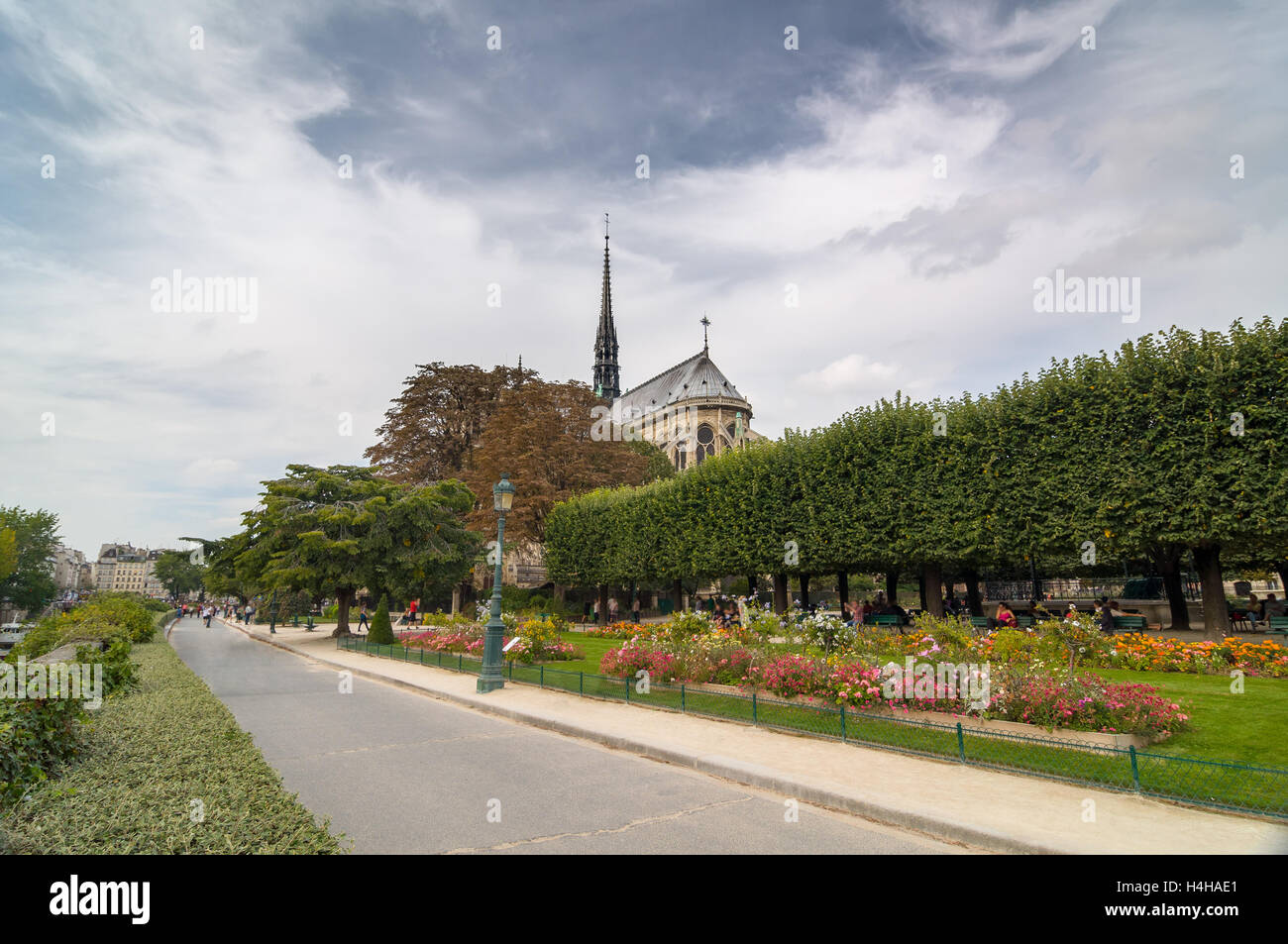 Piazza Jean XXIII vicino la cattedrale cattolica di Notre-dame de Paris. Costruito in architettura Gotica Francese. Foto Stock