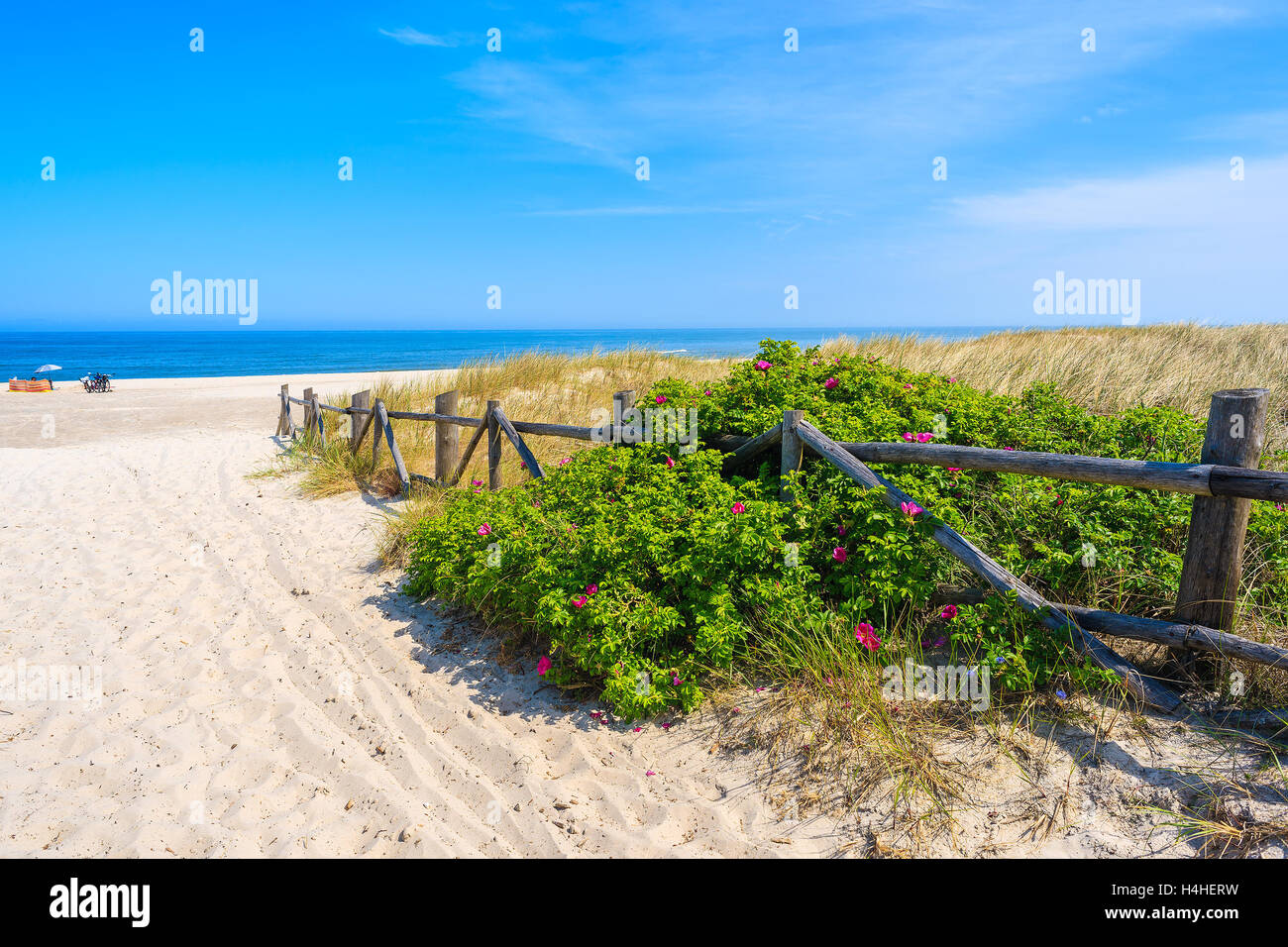 Ingresso alla bella spiaggia di sabbia nel Lubiatowo villaggio costiero, Mar Baltico, Polonia Foto Stock