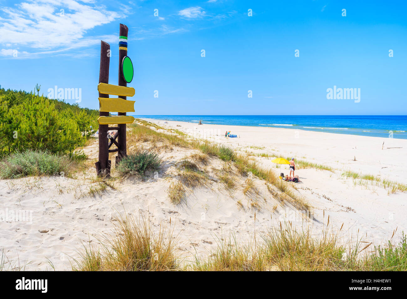 Ingresso alla bella spiaggia di sabbia in città Leba, Mar Baltico, Polonia Foto Stock