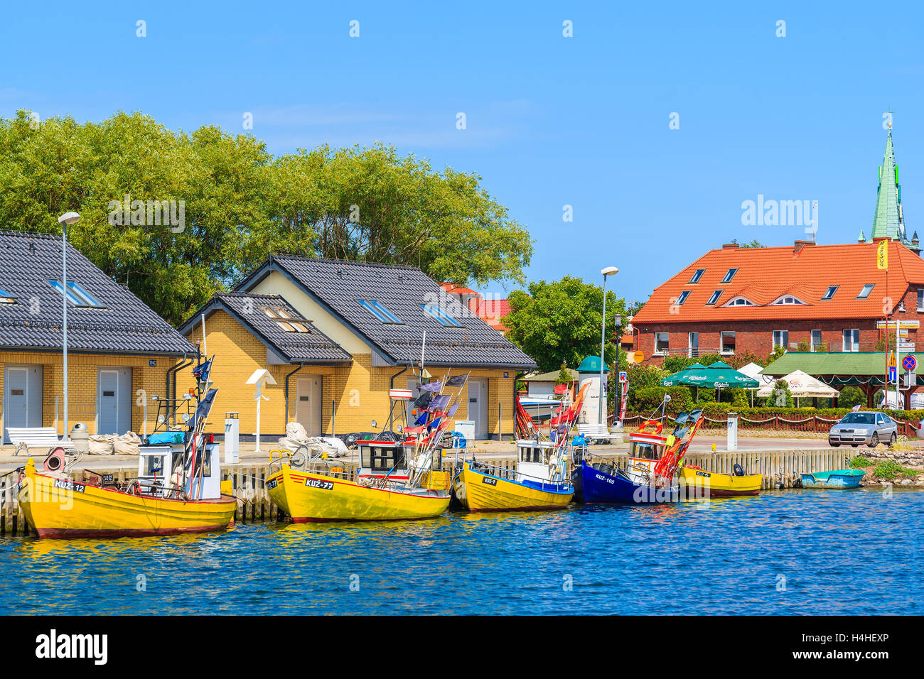 Porta KUZNICA, Polonia - giu 21, 2016: barche da pesca in Kuznica porta sulla penisola di Hel, Mar Baltico, Polonia. La pesca è ancora grande Foto Stock