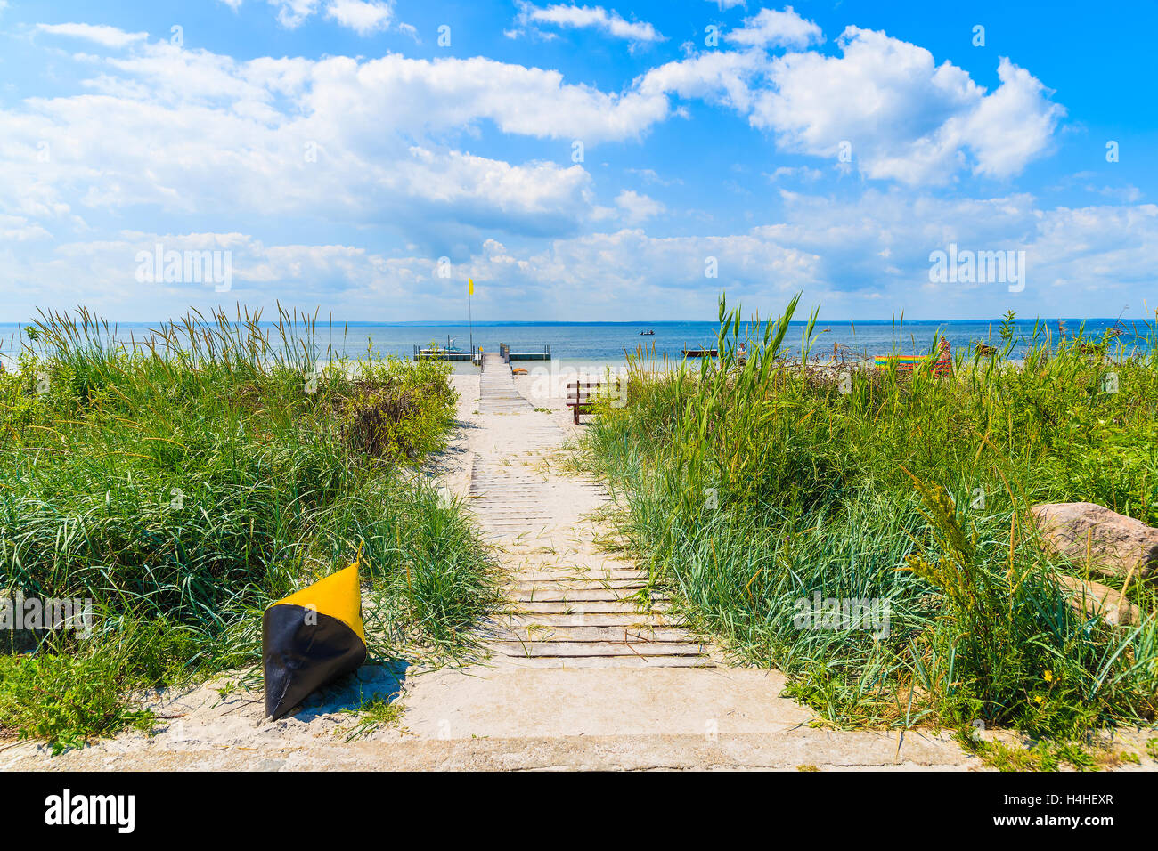 Percorso per la spiaggia con erba dune di sabbia in Kuznica villaggio sulla Penisola di Hel, Mar Baltico, Polonia Foto Stock