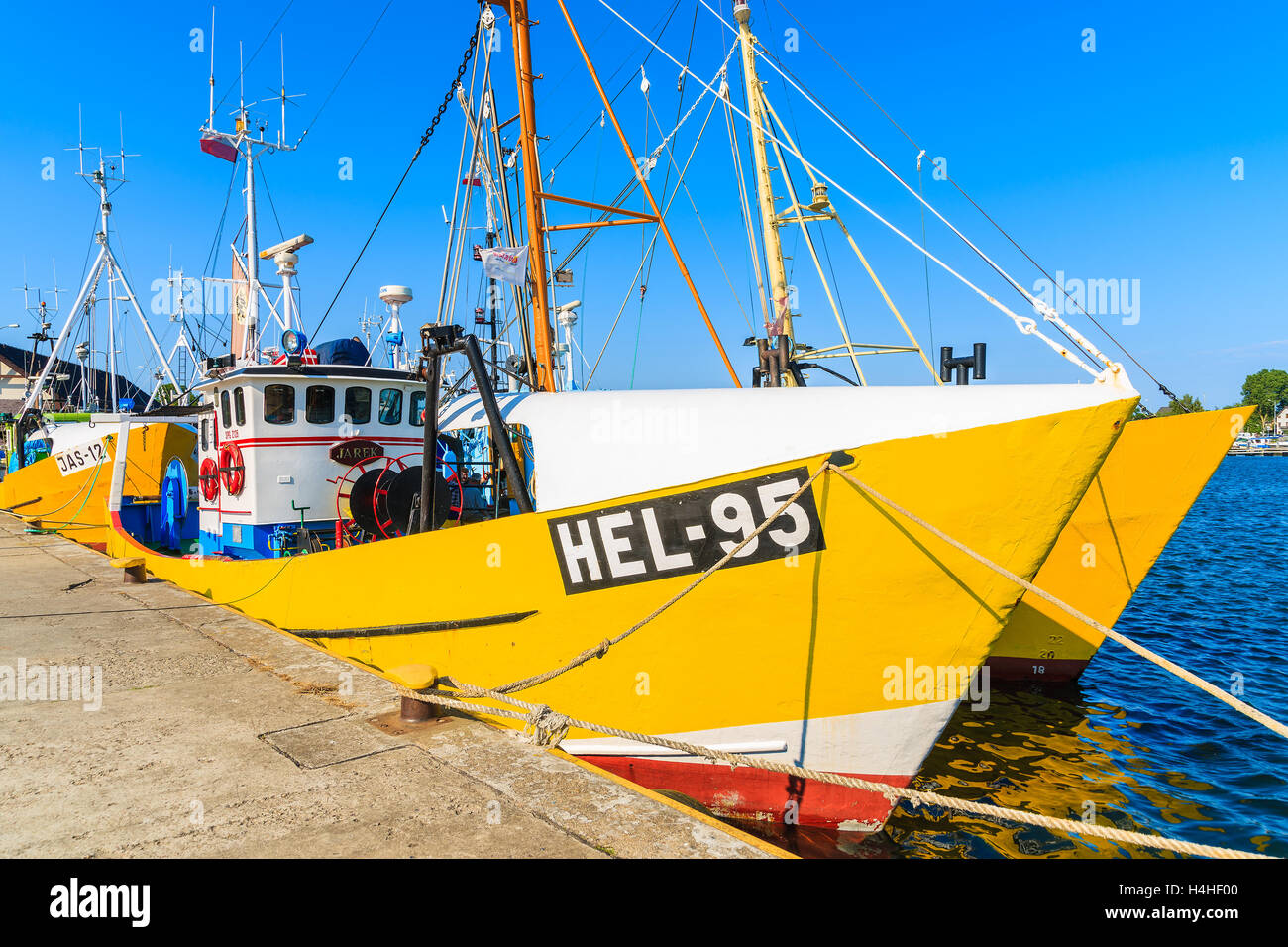 Porta JASTARNIA, Polonia - giu 21, 2016: barche da pesca in Jastarnia porta sulla penisola di Hel, Mar Baltico, Polonia. La pesca è così importante Foto Stock