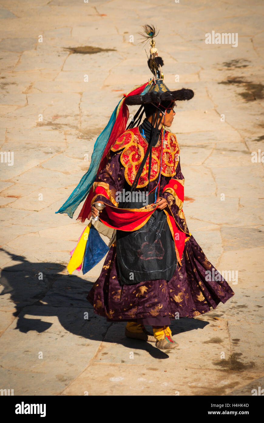 Buddista cappello nero danza in black-colli Festival di gru, Gangte Monastero, Phobjikha Valley, Bhutan Foto Stock