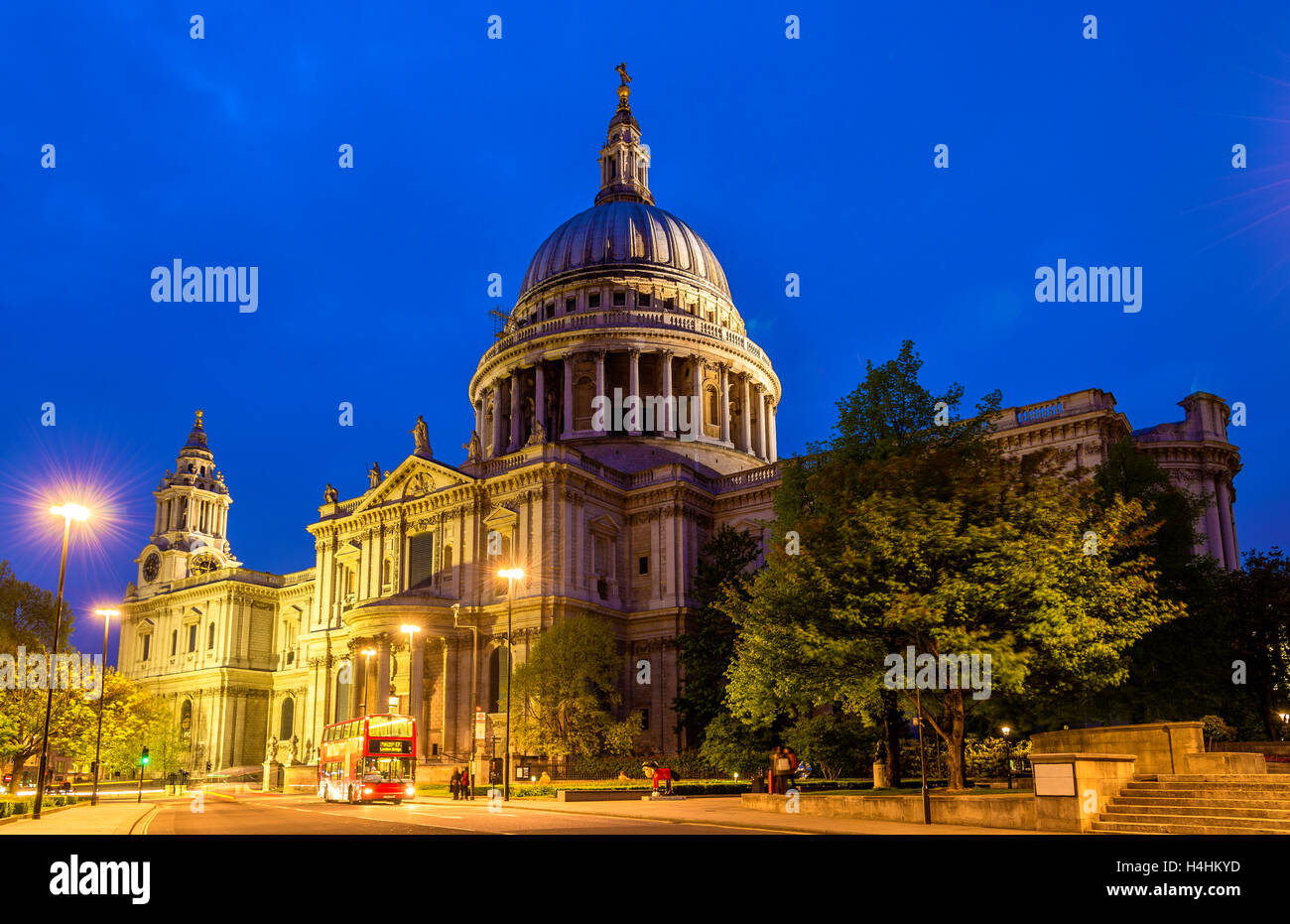 Vista della cattedrale di St Paul a Londra in Inghilterra Foto Stock