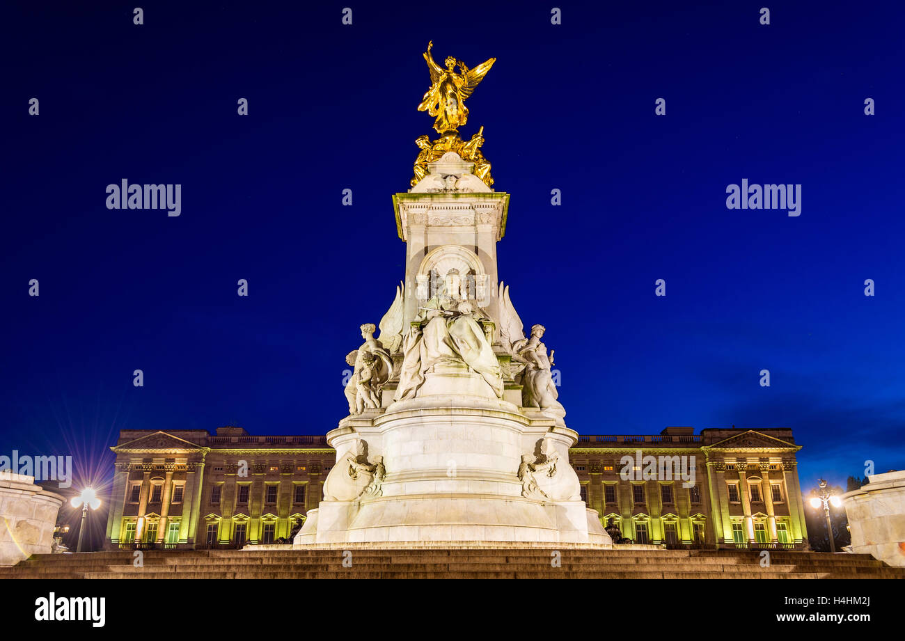 Il memoriale della Victoria di sera - Londra, Inghilterra Foto Stock