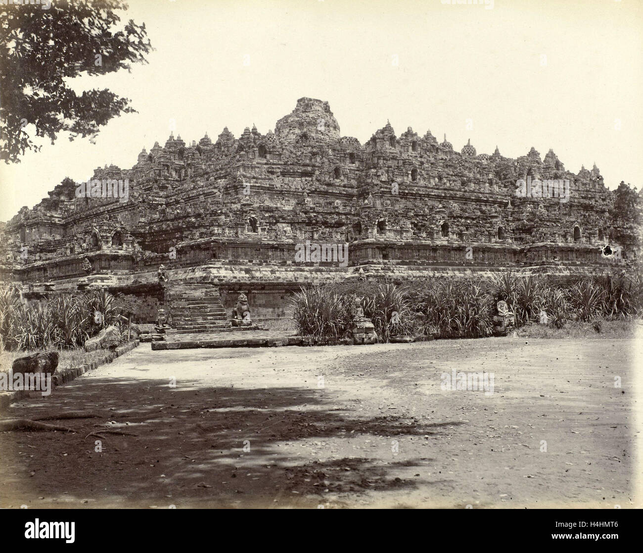 Il Borobudur in Java, Indonesia, anonimo, c. 1895 - c. 1905 Foto Stock