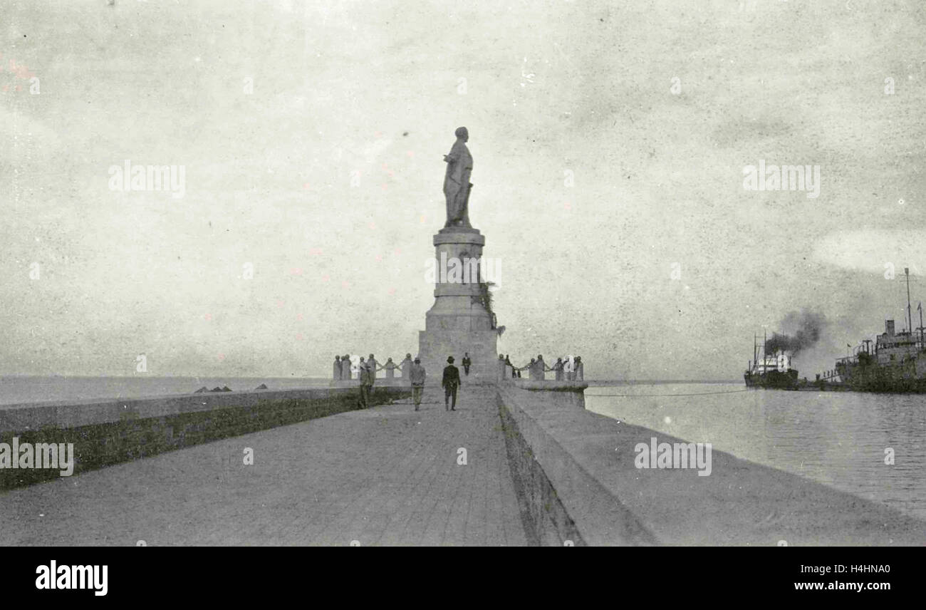 Port Said, Suez Canal pier con statua Ferd. de Lesseps, Egitto, anonimo, 1920 - 1930 Foto Stock
