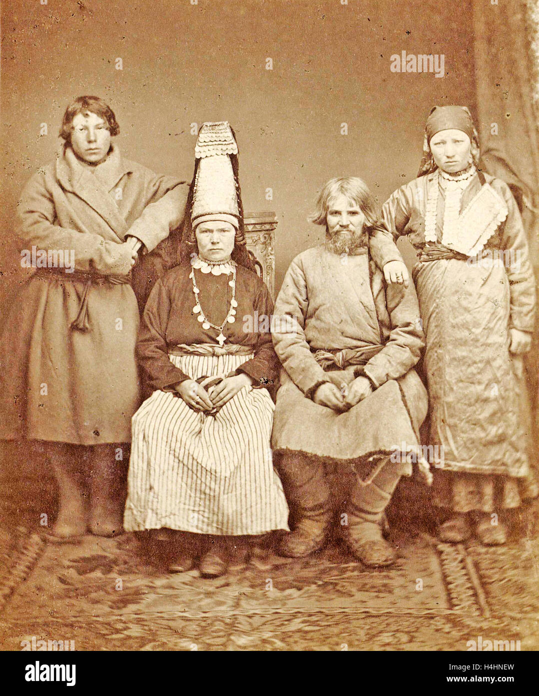 Ritratto di gruppo di un russo famiglia contadina della Russia, anonimo, 1878 - 1890 Foto Stock