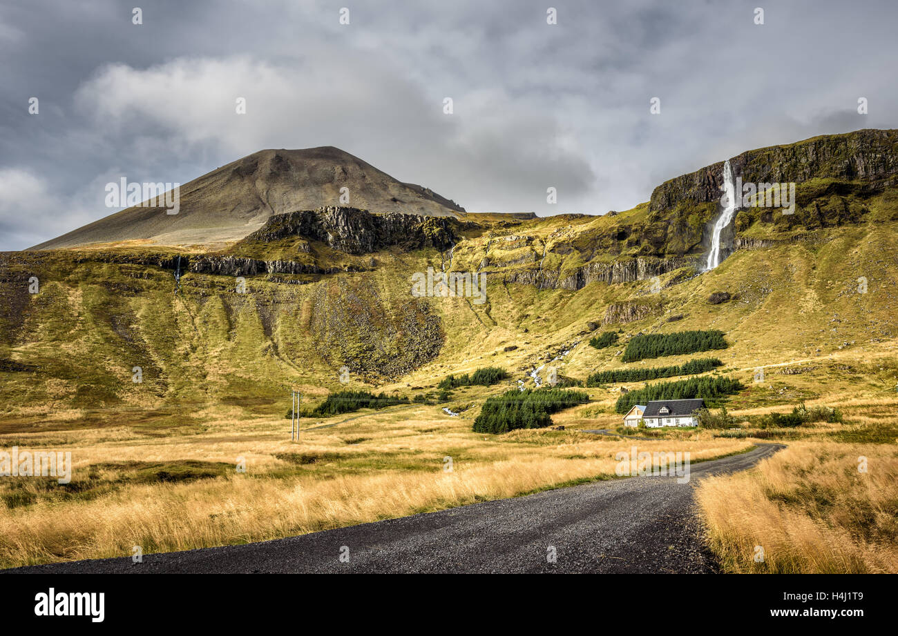 Cascata Bjarnarfoss all'estremità occidentale della penisola di Snaefellsnes in Islanda Foto Stock