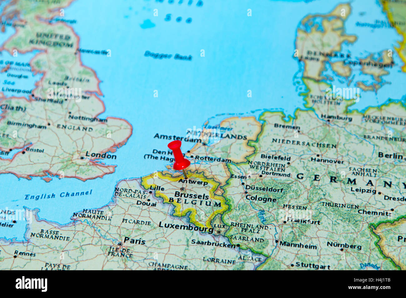 Anversa, Belgio imperniata su una mappa dell'Europa. Foto Stock