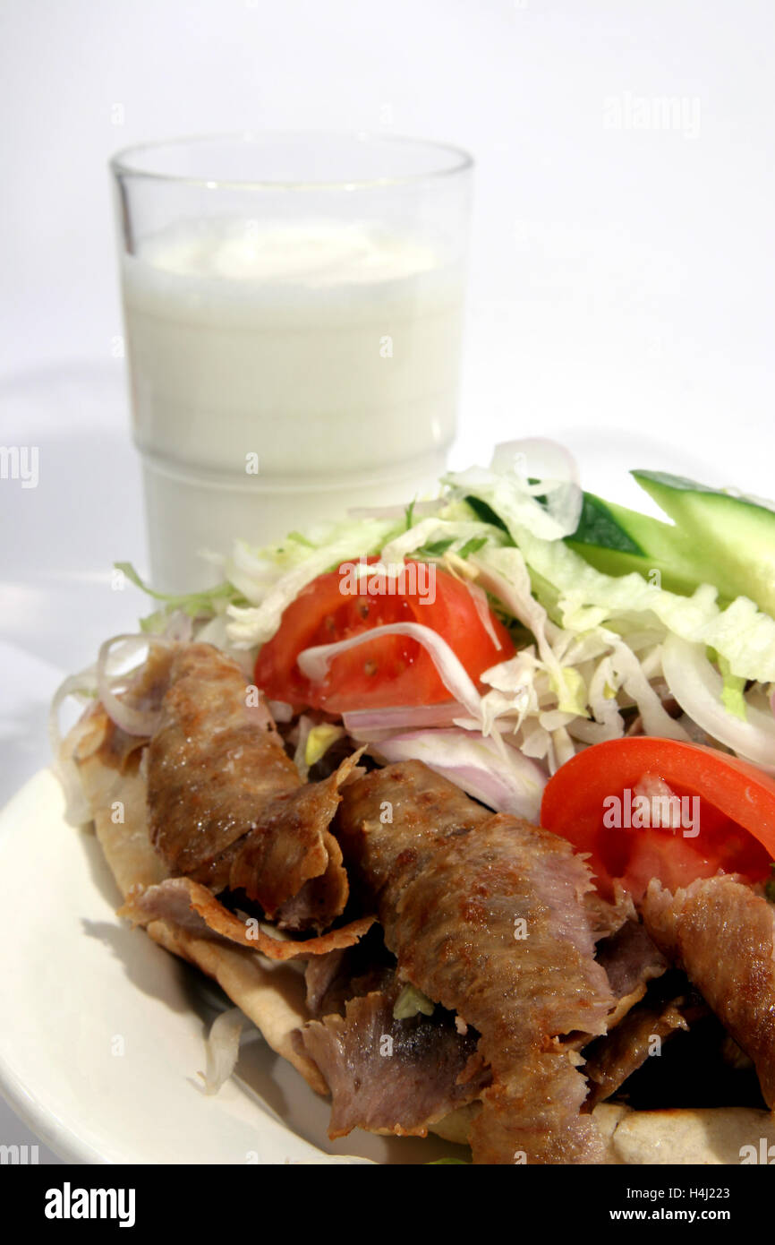 Döner Kebab, insalata & ayran Foto Stock
