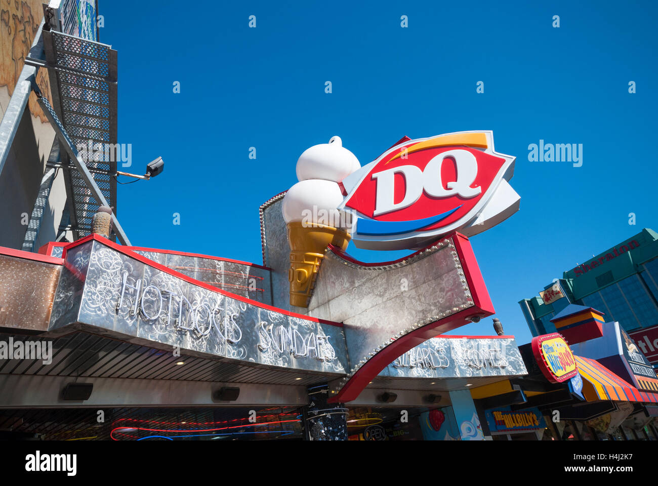 Un insolito Dairy Queen uscita nella zona turistica di Clifton Hill in Niagara Falls Ontario Canada. Foto Stock