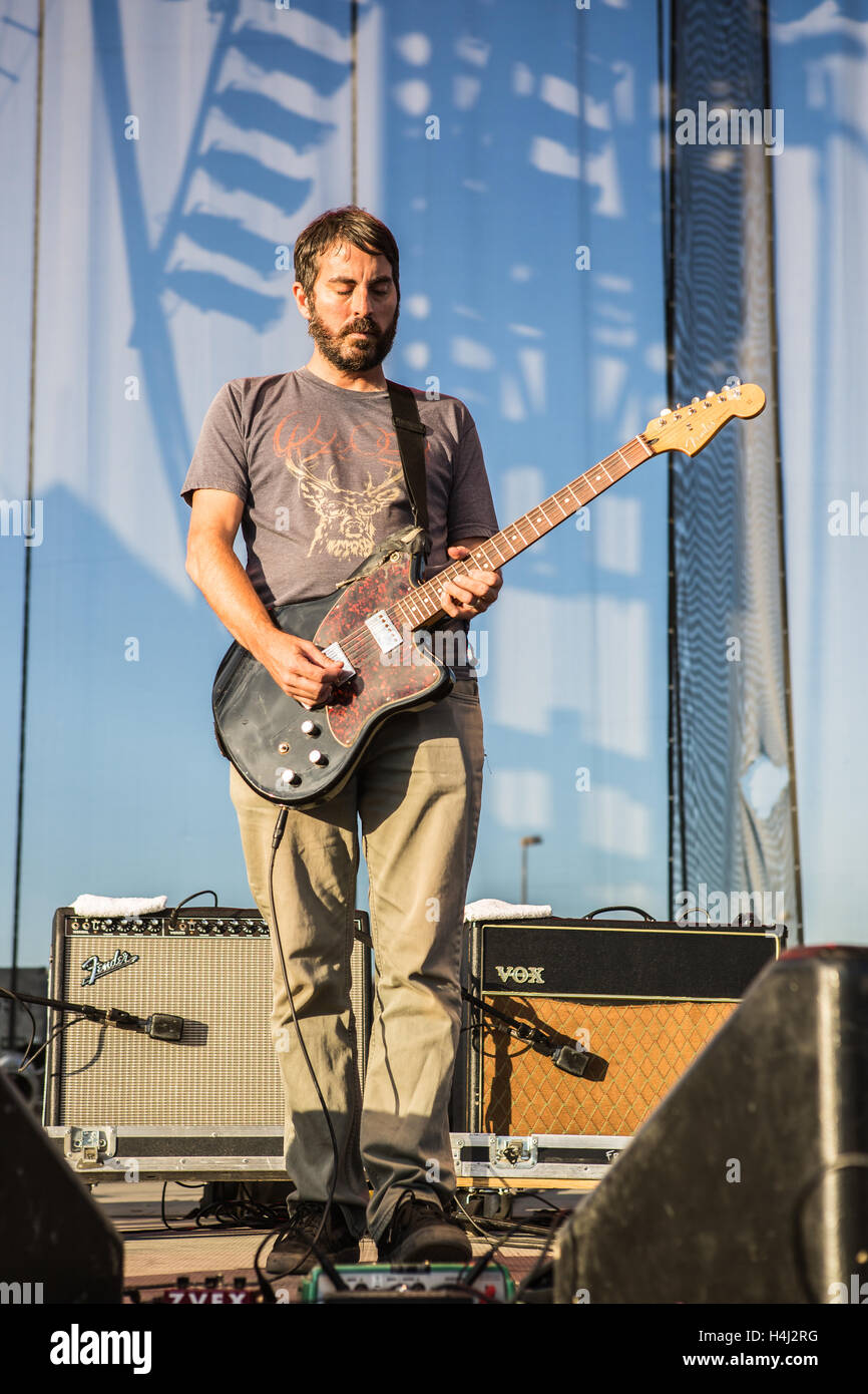 Mark Smith di esplosioni nel cielo suona presso il Riot Fest Domenica, Agosto 30th, 2015, presso il National Western complesso in Denver, CO. Foto Stock