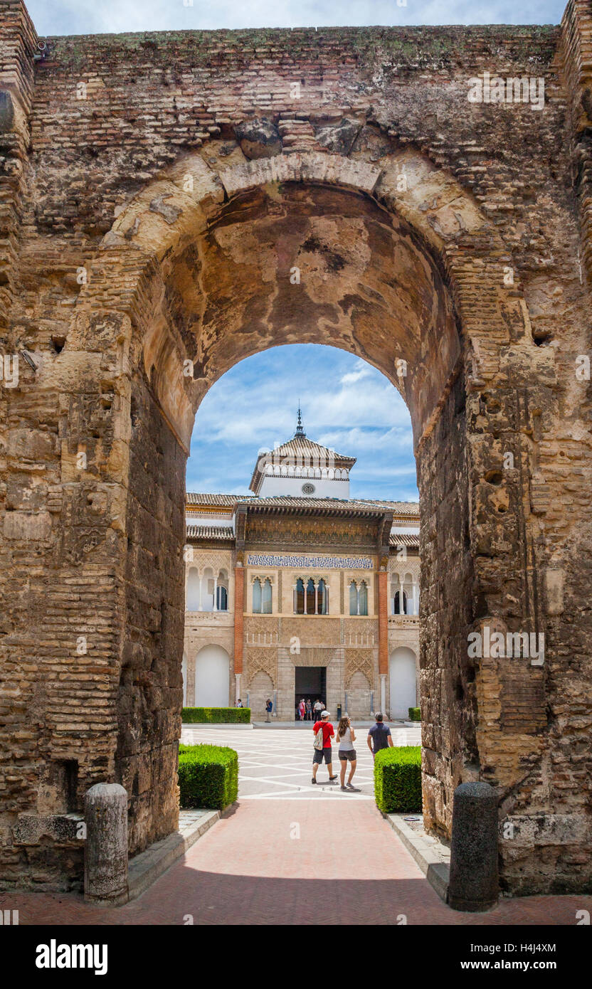 Spagna, Andalusia, provincia di Siviglia, Siviglia, Alcazar, vista da Puerta de la Monteria, Gate di Hunt Foto Stock