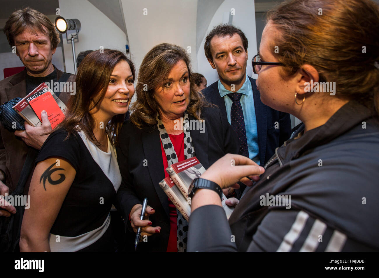 Wendy Holden, Magdalena Deiml, Antonin Koci Foto Stock