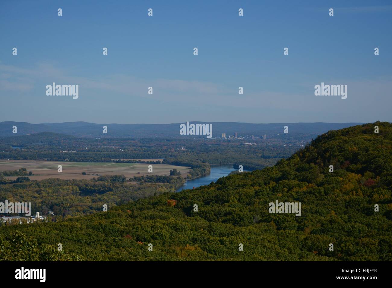 Una vista sulla cima di Mt. Tom nel Mt. Tom membro Prenotazione/Parco della gamma Holyoke Holyoke in Massachusetts. Foto Stock