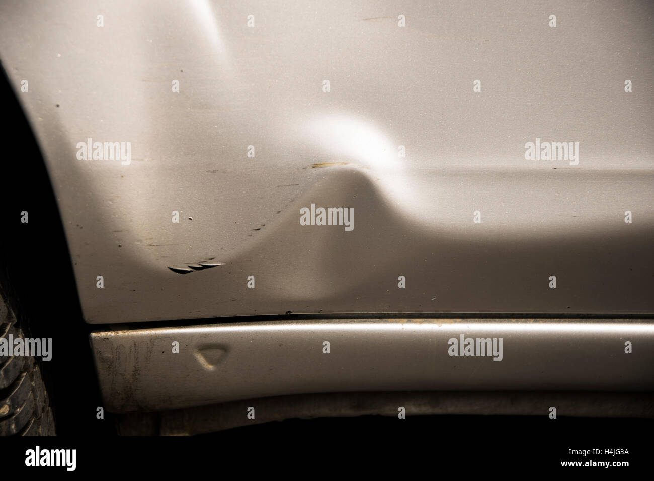 Le vetture della parte danneggiata su sembrano. Auto ha avuto un incidente. Foto Stock