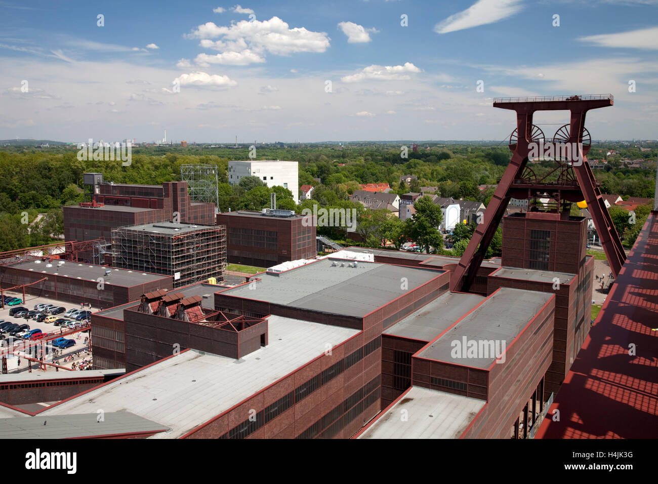 Headframe di pit XII, Zeche Zollverein, ex miniera di carbone, Sito Patrimonio Mondiale dell'UNESCO, Essen, la zona della Ruhr, Renania settentrionale-Vestfalia Foto Stock