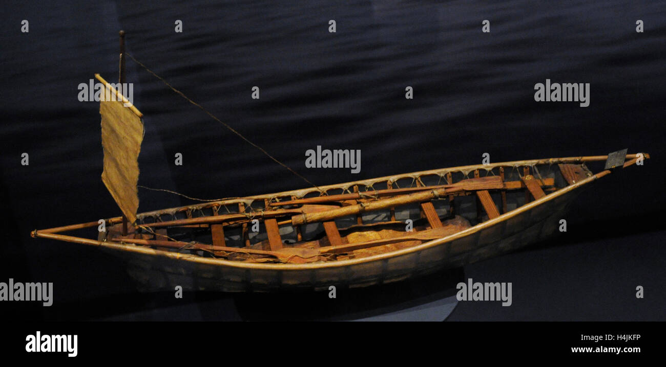 Nascondere la barca. Questo modello mostra una barca di Inuit provenienti dalla Groenlandia. Il Museo Marittimo Norvegese. Oslo. La Norvegia. Foto Stock