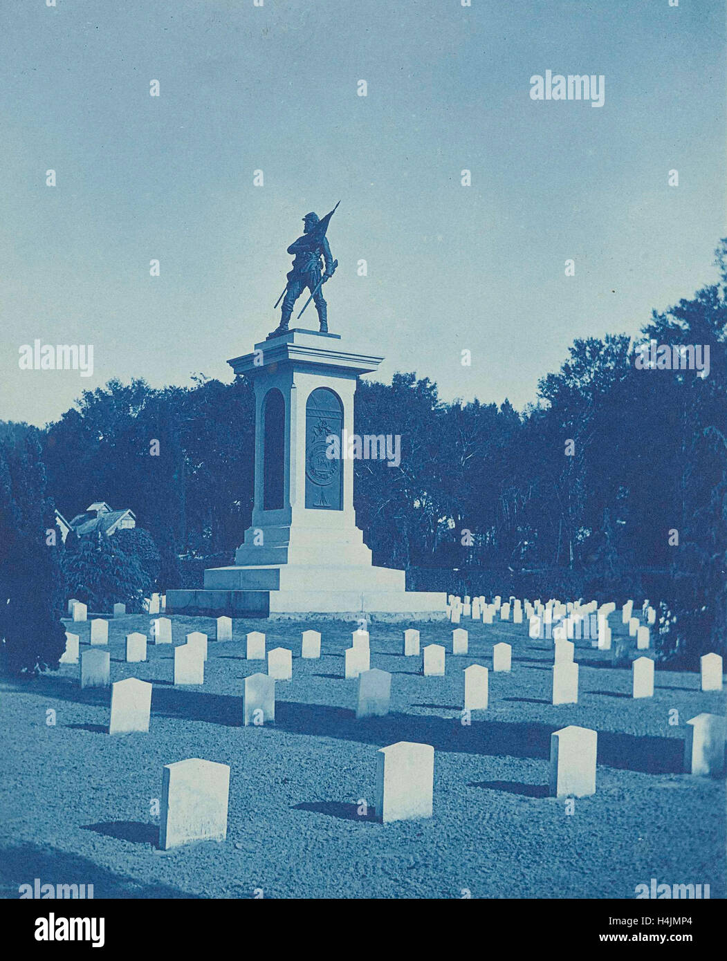 Cimitero e memoriale, presumibilmente dalla guerra civile americana, anonimo, c. 1890 - c. 1920, Cyanotype Foto Stock