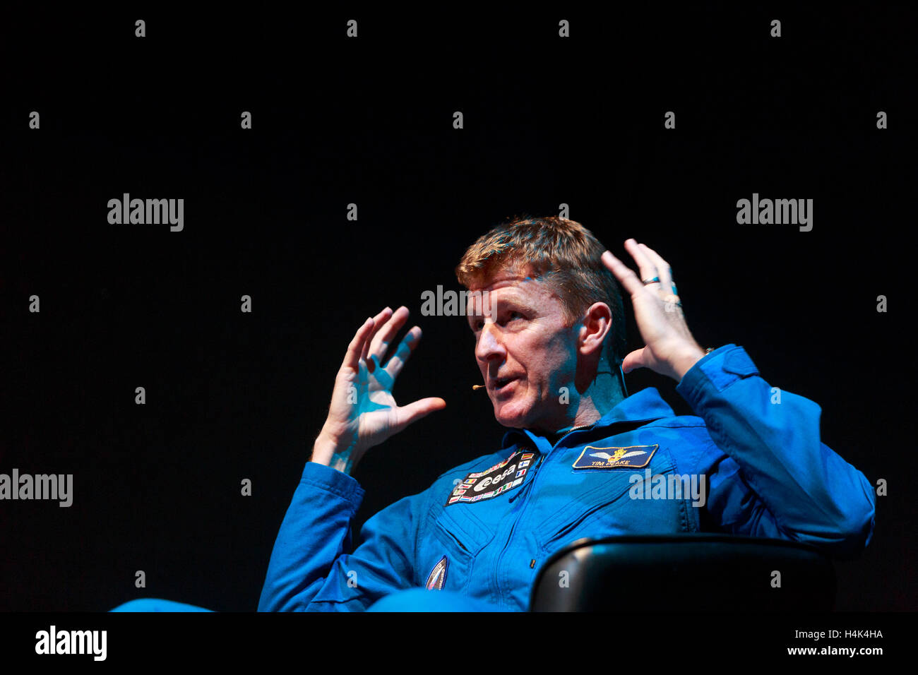 Edinburgh, Regno Unito. Il 17 ottobre 2016. Edinburgh International Festival della Scienza in partnership con Agenzia spaziale europea una serata con Tim Peake e Tim Kopra a Usher Hall di Edimburgo. Pak@ Mera/Alamy Live News Foto Stock