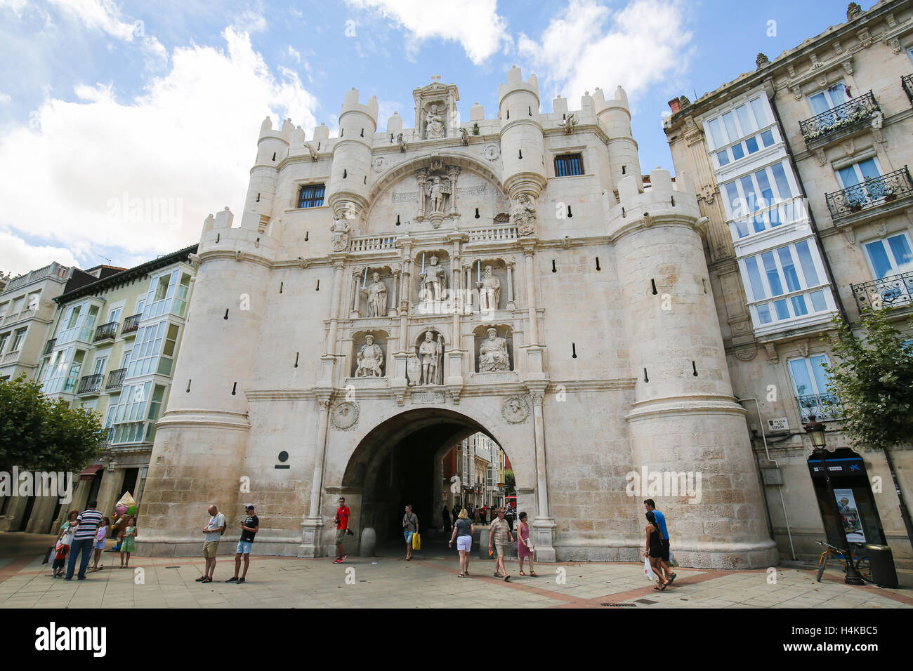 Nel XIV secolo il city gate Arco de Santa Maria nel centro di Burgos, Castiglia, Spagna. Foto Stock