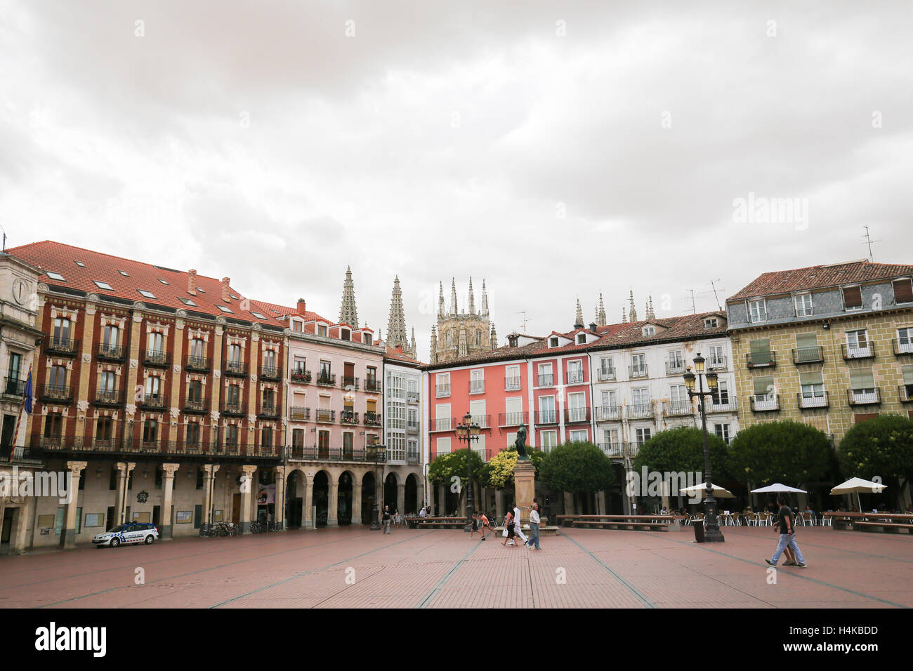 La cattedrale e Plaza Mayor, la piazza centrale di Burgos, Castiglia, Spagna. Foto Stock