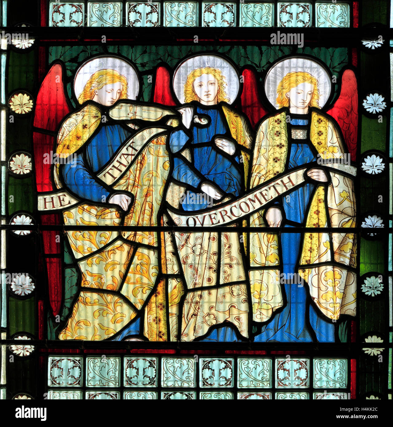 Angeli in vetro colorato da Henry Holiday, Holliday, 1873, pre-Raphaelite stile, Stanhoe, Norfolk England Regno Unito Foto Stock
