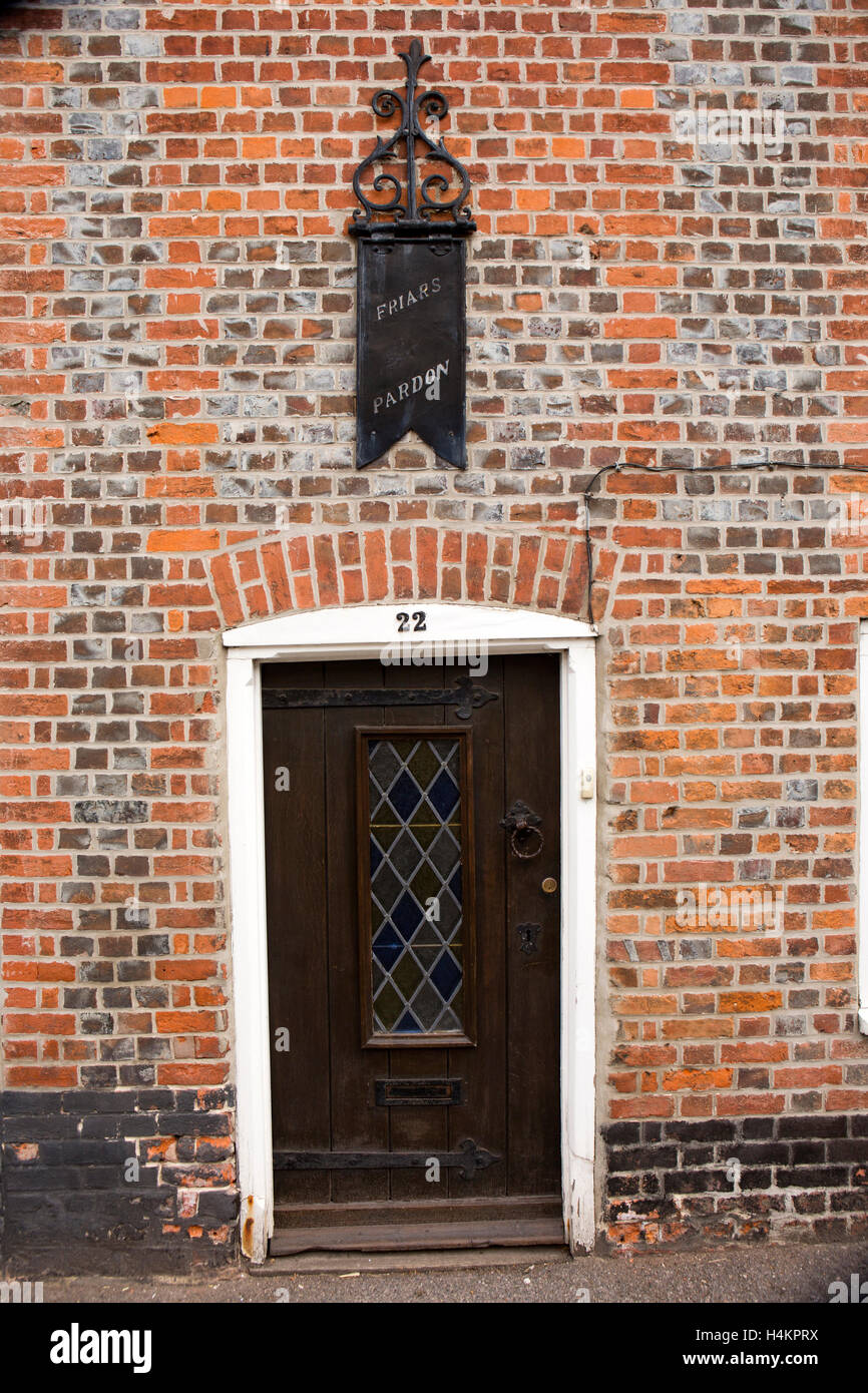 Inghilterra, Berkshire, Hungerford, Charnham Street, un frate del perdono, casa insolita segno della casa a schiera Foto Stock