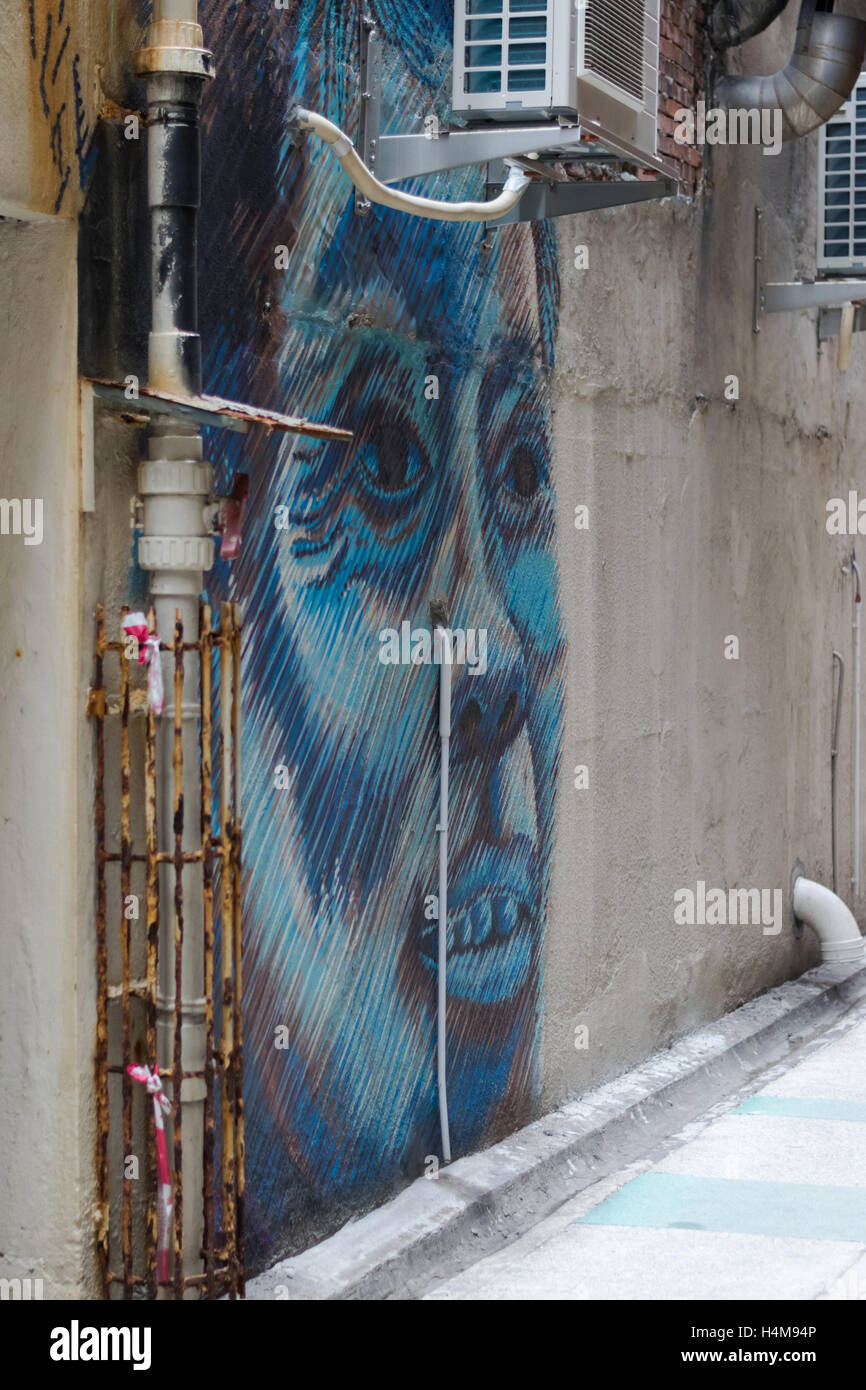 Arte di strada sul lato dell'edificio di Kwun Tong District, Hong Kong Foto Stock