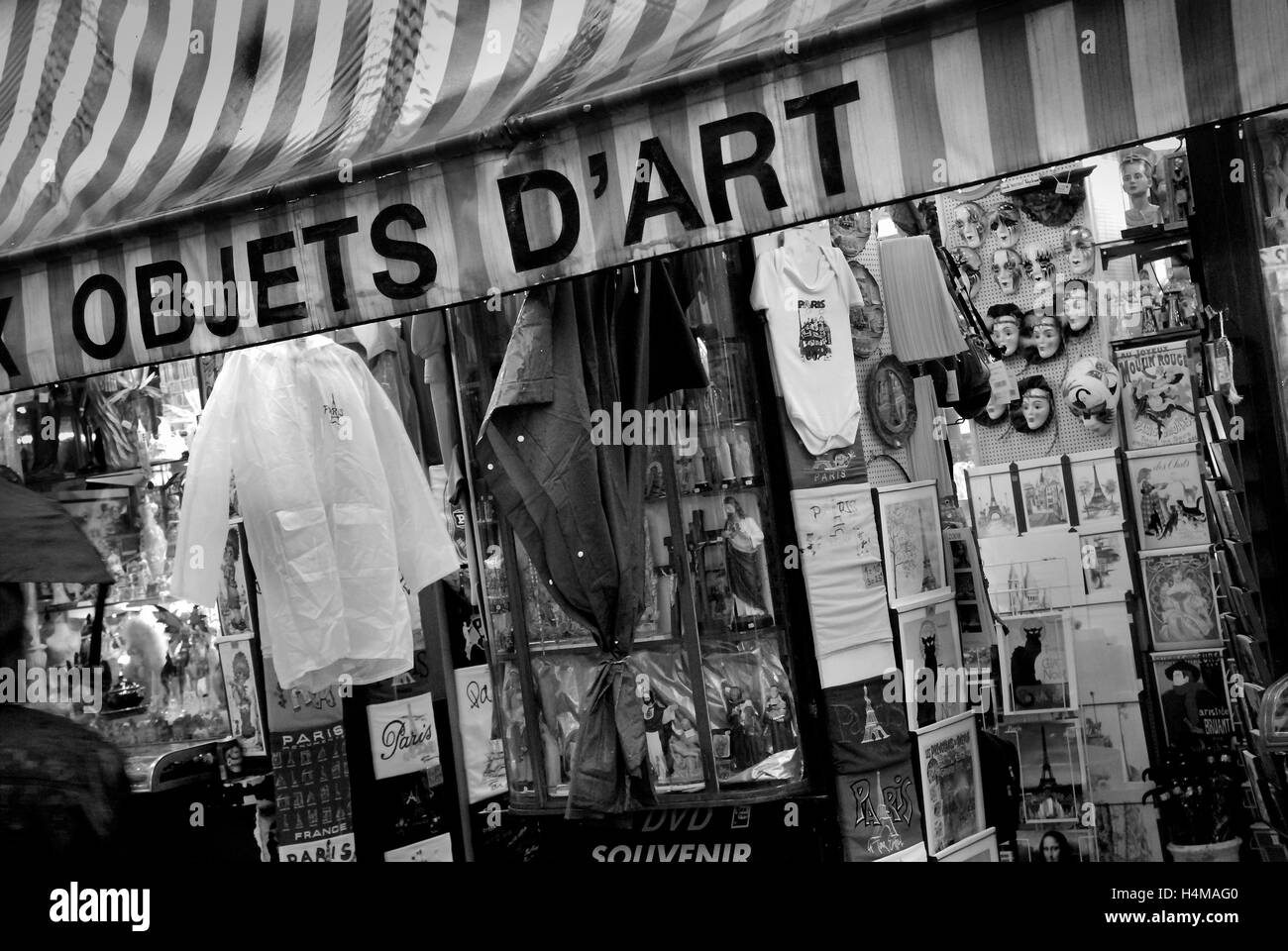 Oggetti d' Arte, Rue de Steinkerque, Montmartre, Parigi, Francia Foto Stock