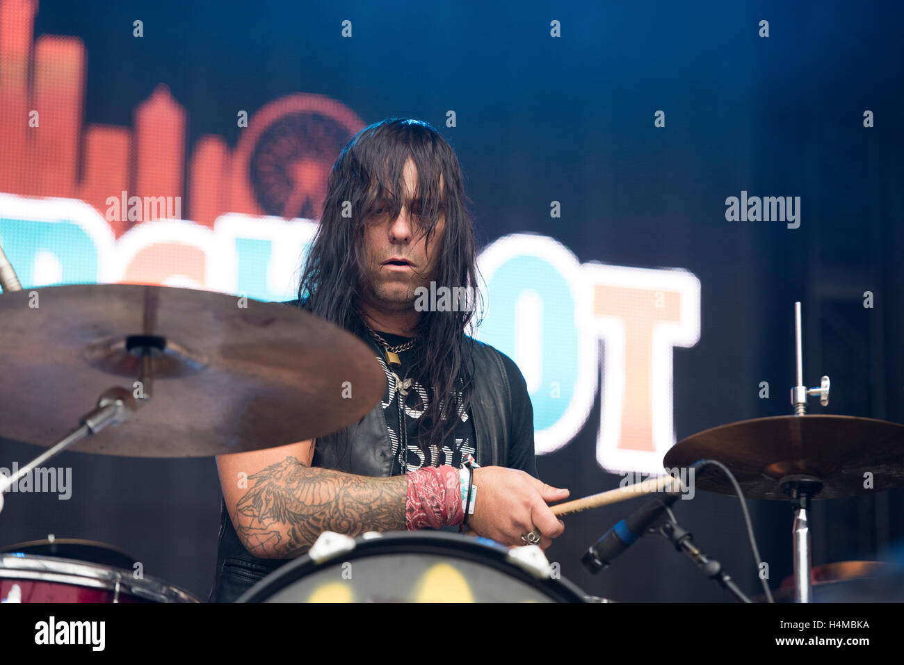 Il batterista Andrew Loomis di Dead Moon eseguire a Bumbershoot Festival il 5 settembre 2015 a Seattle, Washington. Foto Stock