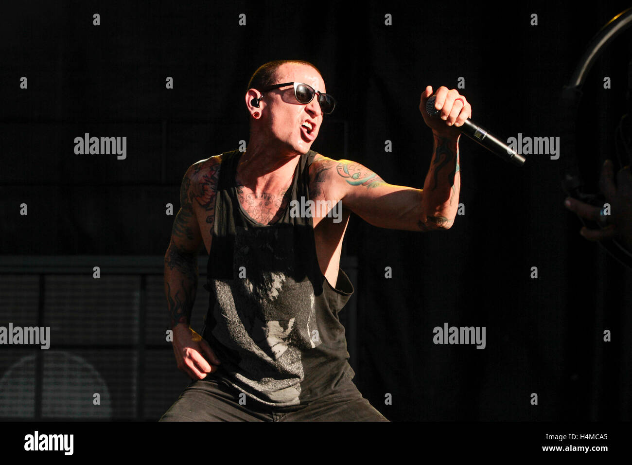 Il cantante Chester Bennington di Stone Temple Pilots esegue a 2015 Monster Energy Aftershock Festival presso Gibson Ranch Parcheggio contea su ottobre 25, 2015 a Sacramento, in California. Foto Stock
