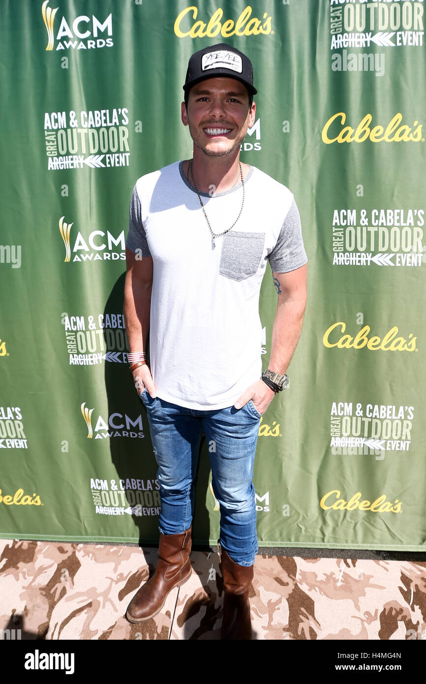 Granger Smith assiste il Cabela's & Accademia di Musica Country celebrità Torneo di tiro con l'arco durante la quarta parte di ACM per una causa Festival presso il Las Vegas Festival Grounds il 2 aprile 2016 a Las Vegas, Nevada. Foto Stock